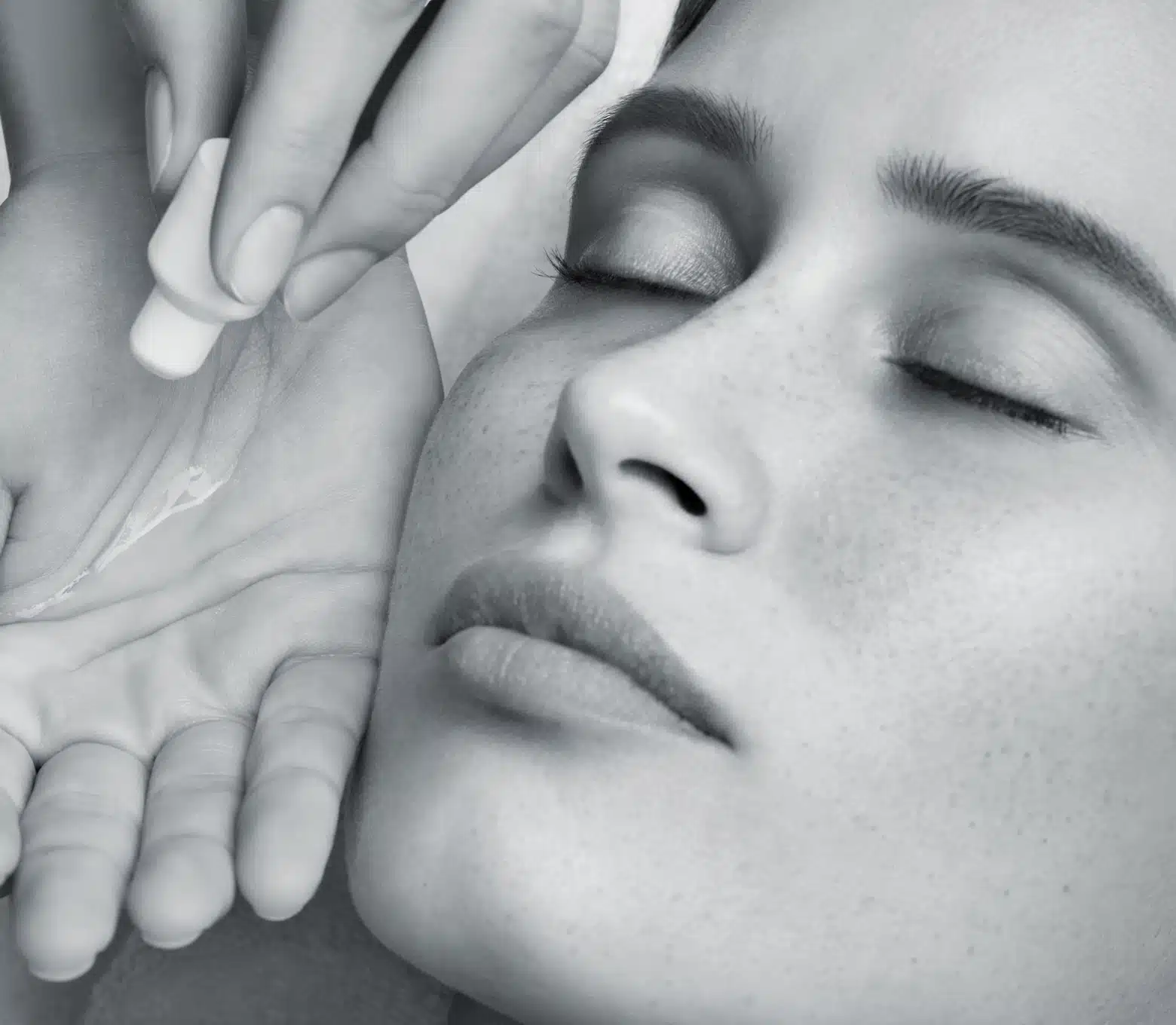 Ung kvinne får Sothys Hydra3ha™ Intensive treatment